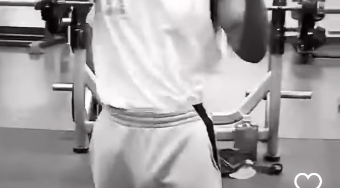 #ThirstTrap: #Omarion in GRAY SWEATS! [PICS]