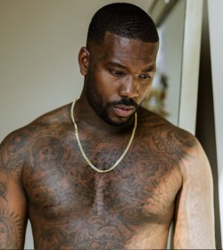 #BlackInkChi’s #Phor j*rking off in the shower! [Vid]