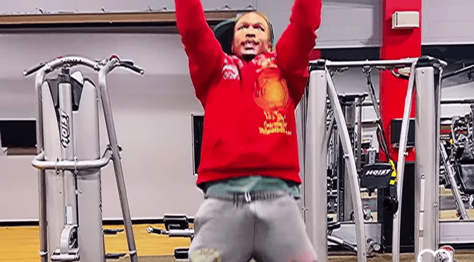 #Eggplant Sighting: #AugustAlsina PEEN PRINT turns heads! [Vid]