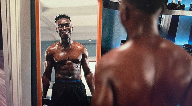 Thirst Trap: #BelAir’s #OllySholoton flaunts FAB ABS in latest episode! [pics]