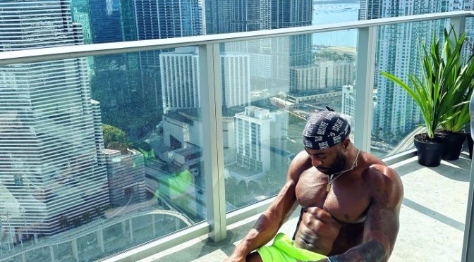 #ThirstTrap: #KingAgu FLEXING fab at 44! [pic]