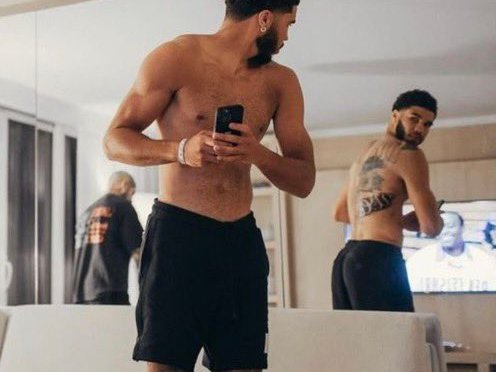 #Celtics star #JaysonTatum’s ASS gets a ROUND of APPLAUSE! [vid]