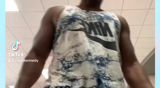 #ThirstTrap: Actor #PageKennedy shows off his EGGPLANT print while WORKING OUT! [vid]