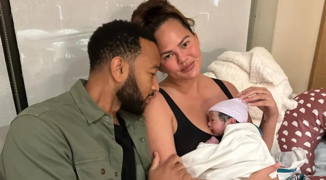 It’s A Boy! #ChrissyTeigen & #JohnLegend SURPRISE fans with a baby announcement! [vid]