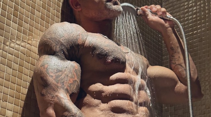 Thirst Trap: Fitness trainer #ShaunT strips DOWN! [pics]