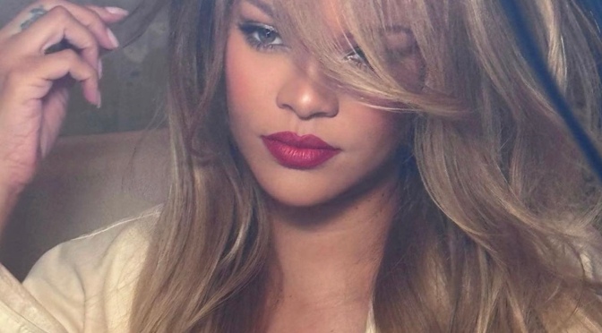 HOT SHOT of the DAY: #Rihanna SMOLDERS in new pic!