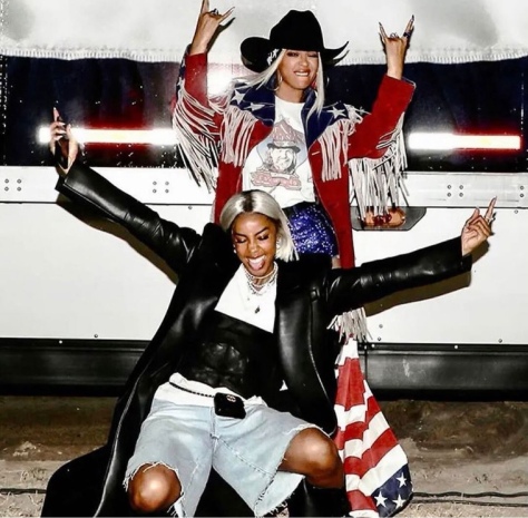 STAR TRACKS: #Beyonce & #KellyRowland together! [pic]