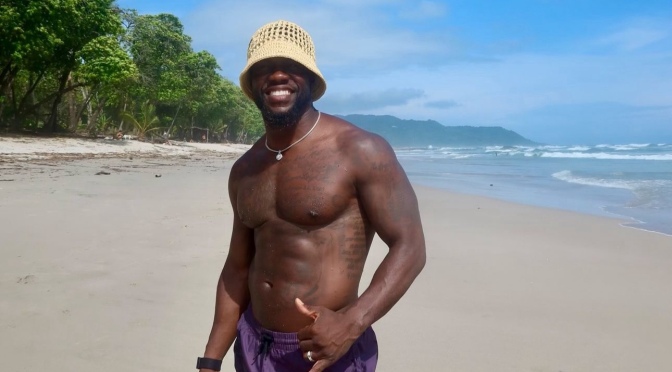 Hot or Not: #KevinHart flaunting his ABS on Bae-cation! [pics]