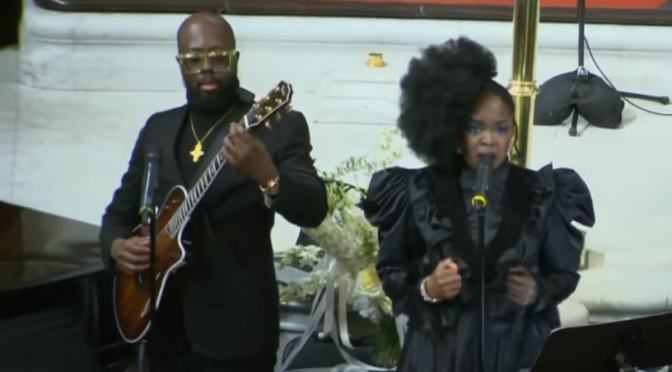 #TheFugees’ #MsLaurynHill & #Wyclef PERFORM at #RobertaFlack’s memorial service! [vid]