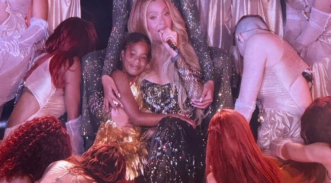 #Beyonce KICKS off #CowboyCarter tour in GRAND style! [vid]