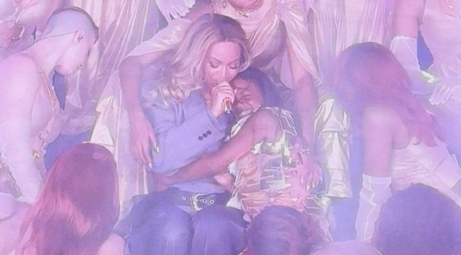 Cute Shot of the Day: #Rumi #BlueIvy & #Beyonce! [vid]