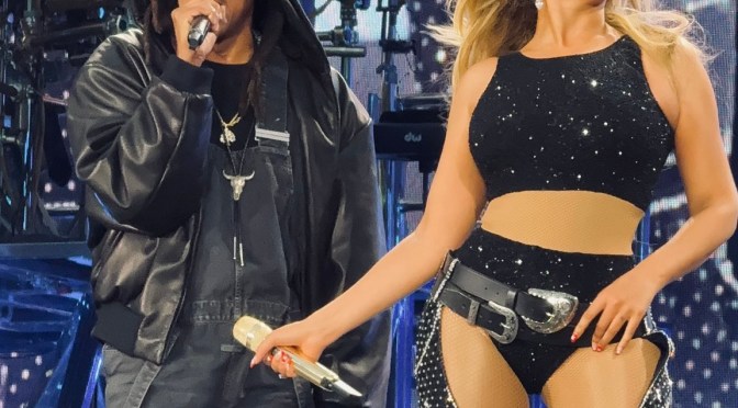 #Beyonce & #JayZ perform together for the 1st time in 7 years in #Paris! [vid]