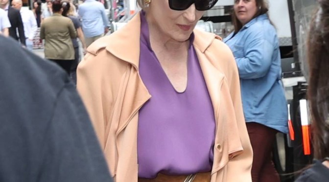 STAR TRACKS: #MerylStreep & #AnneHathaway SPOTTED filming #TheDevilWearsPrada2 in #NYC! [pics]