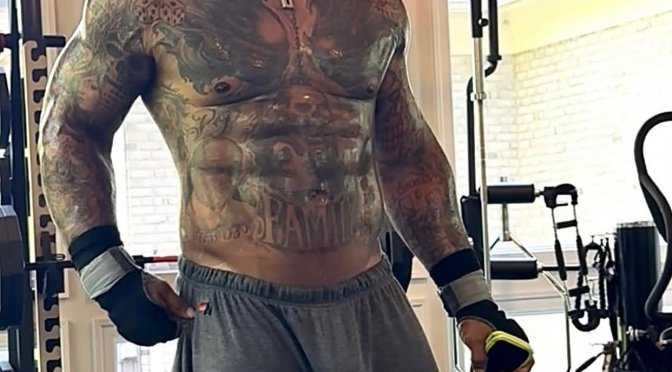 #ThirstTrap: Footballer #DarnellDockett in the GYM! [pic]