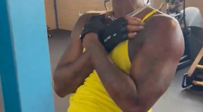 THIRST TRAP: #Safaree doing sit ups! [vid]