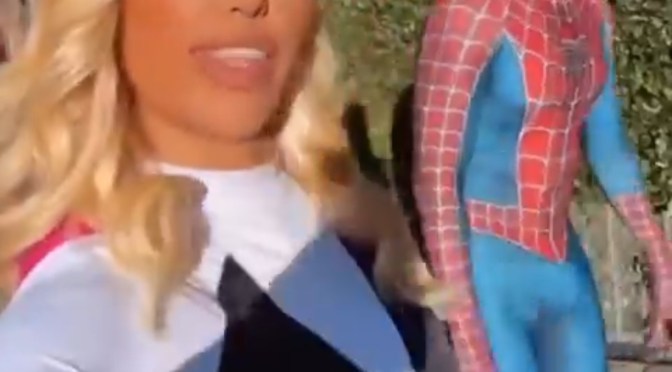 Thirst Trap: #NickCannon’s SPIDER-MAN costume BULGE for Halloween turns heads! [vid]