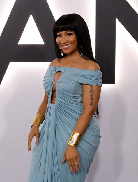 STAR TRACKS: #NickiMinaj STUNS at #Melania premiere! [vid]