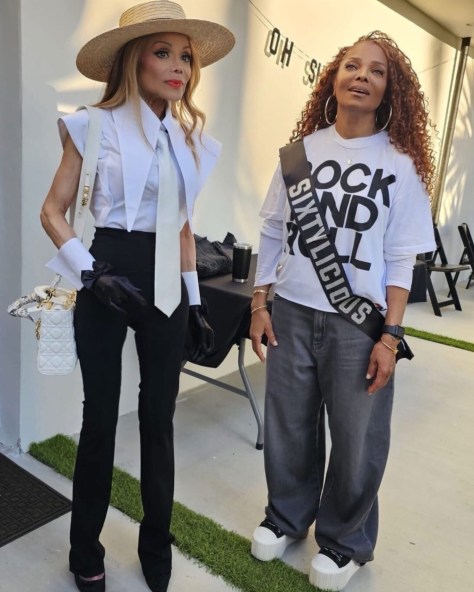STAR TRACKS: #LaToyaJackson linked with baby sis #JanetJackson! [pic]