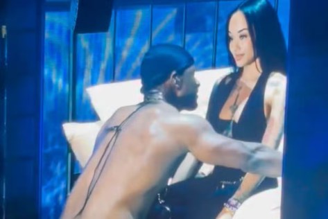 #Usher APOLOGIZES to underwhelmed ‘fan’! [vid]