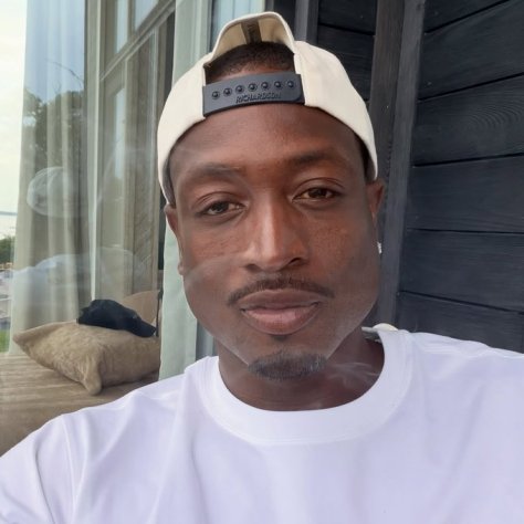 #DwyaneWade shaves his beard off! What’s it giving!?[vid]