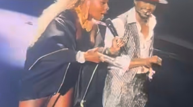 #Usher brings out #MaryJBlige at #MetLife Center! [vid]