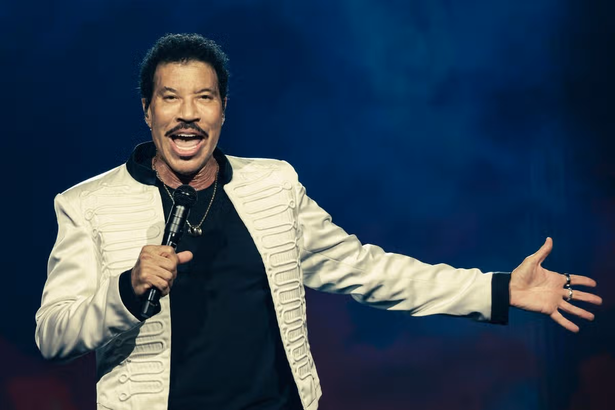 #LionelRichie RUSHED to hospital again as cardiac issues continue-SHOWS canceled! [details]