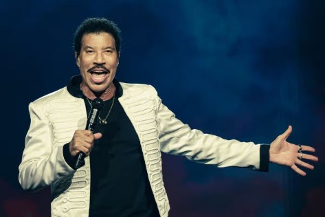 #LionelRichie RUSHED to hospital again as cardiac issues continue-SHOWS canceled! [details]