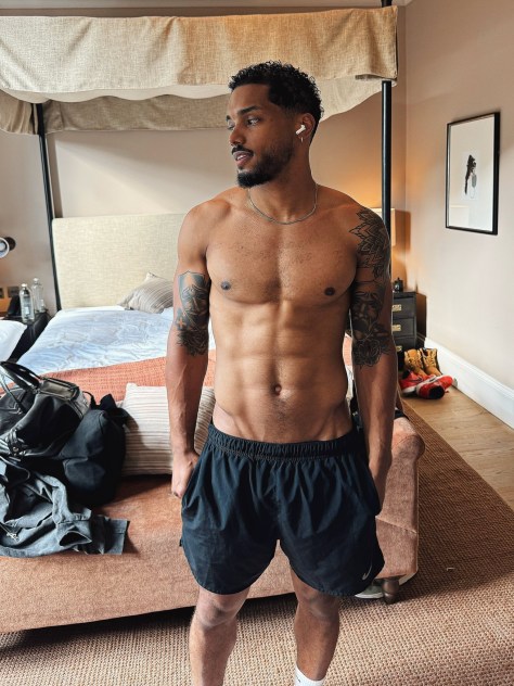 Thirst Trap: #RomeFlynn [pics]